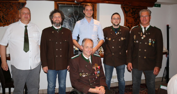 Der neue Vorstand der Schützengilde Wörgl: Ing. Andreas Obitzhofer, Ing. Peter Bauhofer, OSM Hubert Aufschnaiter, Bgm. Michael Riedhart, Nico Kecht, Klaus Huber Der neue Vorstand der Schützengilde Wörgl: Ing. Andreas Obitzhofer, Ing. Peter Bauhofer, OSM Hubert Aufschnaiter, Bgm. Michael Riedhart, Nico Kecht, Klaus Huber
