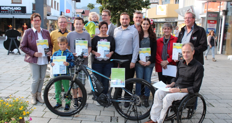 Die Wörgler Gewinner des Tiroler Fahrradwettbewerbes 2016 mit Vizebgm. Sportreferent Hubert Aufschnaiter und Umweltbeauftragtem Georg Griesser Die Wörgler Gewinner des Tiroler Fahrradwettbewerbes 2016 mit Vizebgm. Sportreferent Hubert Aufschnaiter und Umweltbeauftragtem Georg Griesser