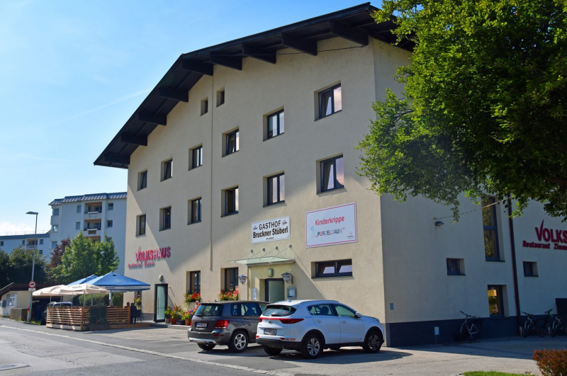 "Hoch der 1. Mai!" beim Wörgler Volkshaus "Hoch der 1. Mai!" beim Wörgler Volkshaus