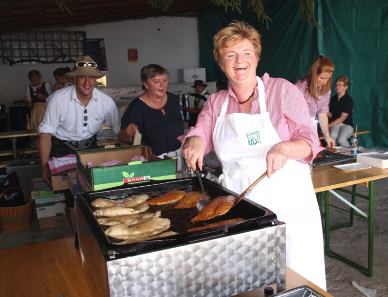 Die Broda-Krapfn der Wörgler Bäuerinnen gingen weg wie die sprichwörtlichen warmen Semmeln