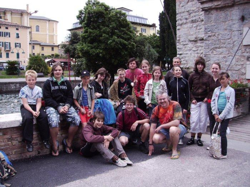 Die Jungmusikanten vor dem Castell in Riva