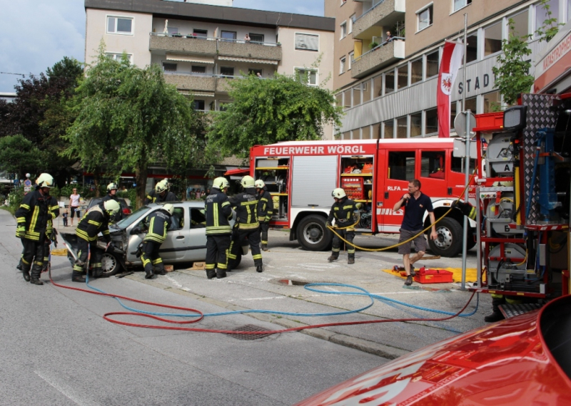 Einsatzübung d. FF Wörgl vor dem Stadtamt Einsatzübung d. FF Wörgl vor dem Stadtamt
