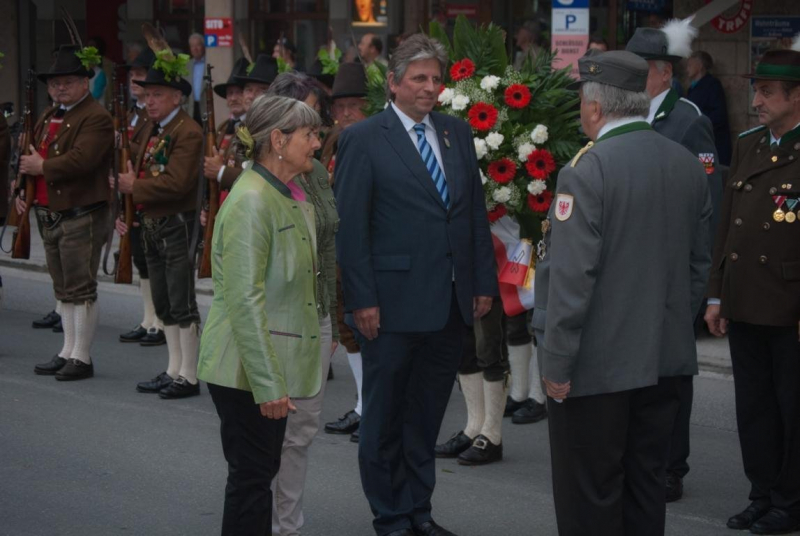 Frontabschreitung und Meldung an den Bürgermeister Frontabschreitung und Meldung an den Bürgermeister