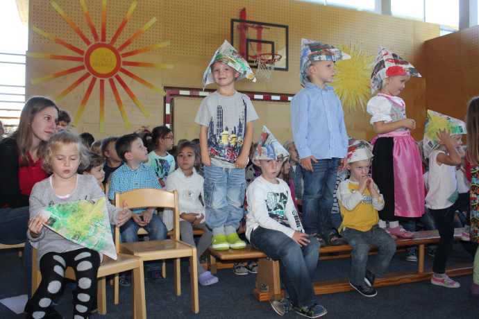 In Bruckhäusl wurde 10 Jahre Kindergarten und Schulumbau gefeiert