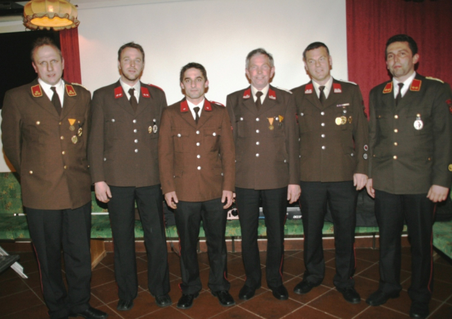 Die Beförderten mit Kdt. Josef Poschinger: Markus Feiersinger, Manuel Greiderer, Johann Ebner sen., Eduard Unterberger, Kdt. Stv. Korbinian Auer sen. Die Beförderten mit Kdt. Josef Poschinger: Markus Feiersinger, Manuel Greiderer, Johann Ebner sen., Eduard Unterberger, Kdt. Stv. Korbinian Auer sen.
