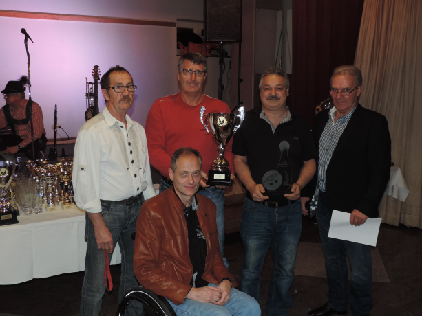 Foto von li.: Pregernigg E,Sportreferent Aufschnaiter Hubert, Schwaiger A, Dummer E, Obmann Gandler Sepp. Nicht am im Bild Brodinger B und Ehrschwentner H.