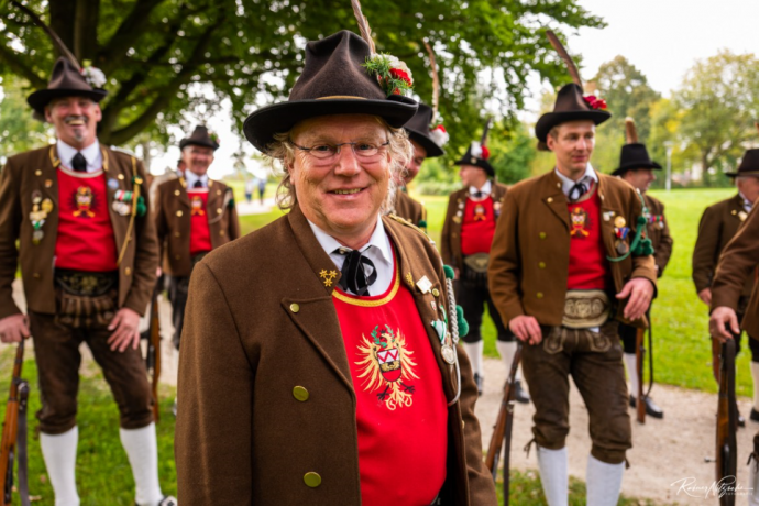 Bataillonsfest der Gebirgsschützen festigt Freundschaft mit Tirol Bataillonsfest der Gebirgsschützen festigt Freundschaft mit Tirol
