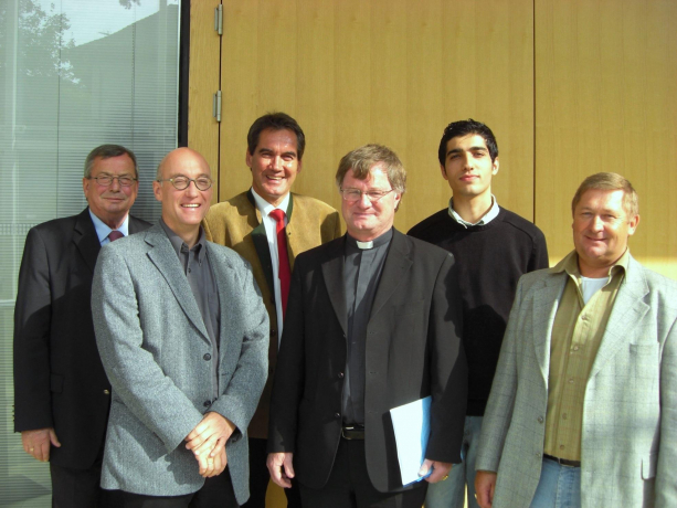 Klaus Sedlak (IGZ-Wörgl Integrationskoordinator), Mag. Johann Gstir (JUFF-Integrationsreferat), Caritas Direktor Georg Schärmer, Bischof Dr. Manfred Scheuer, GF-IGZ Wörgl Kayahan Kaya, Wilhelm Maier (IGZ-Wörgl Vorstandsmitglied) Klaus Sedlak (IGZ-Wörgl Integrationskoordinator), Mag. Johann Gstir (JUFF-Integrationsreferat), Caritas Direktor Georg Schärmer, Bischof Dr. Manfred Scheuer, GF-IGZ Wörgl Kayahan Kaya, Wilhelm Maier (IGZ-Wörgl Vorstandsmitglied)