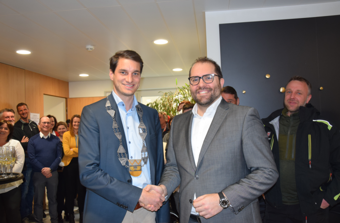 BGM Michael Riedhart von Stadtamts-Mitarbeiter*Innen willkommen geheißen