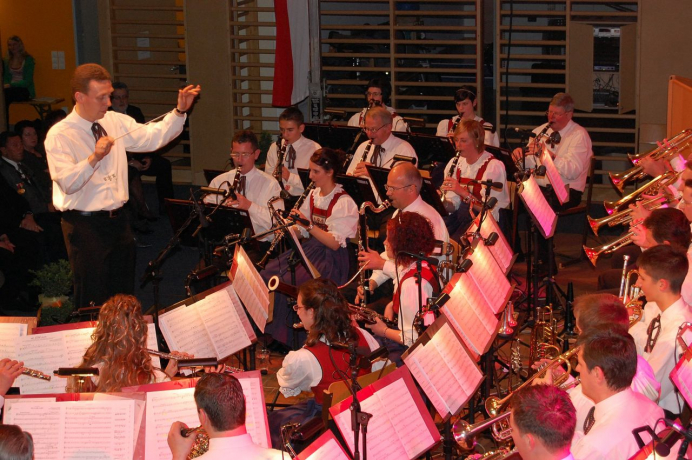 BMK Bruckhäusl beim Frühjahrskonzert am 07.03.2009.JPG BMK Bruckhäusl beim Frühjahrskonzert am 07.03.2009.JPG