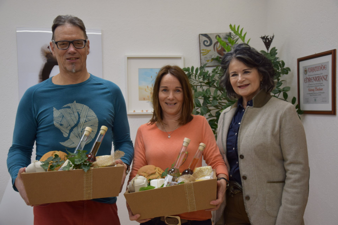Bürgermeisterin gratuliert Stadtamtsmitarbeitern Bürgermeisterin gratuliert Stadtamtsmitarbeitern