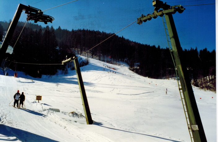 50 Jahre lang bestanden die Skilifte am Riederberg in Bruckhäusl – die Ortsgeschichte wird beim Filmabend am 20. August 2022 lebendig 50 Jahre lang bestanden die Skilifte am Riederberg in Bruckhäusl – die Ortsgeschichte wird beim Filmabend am 20. August 2022 lebendig
