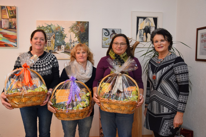 Drei Mitarbeiterinnen feierten ihren "Runden" Drei Mitarbeiterinnen feierten ihren "Runden"