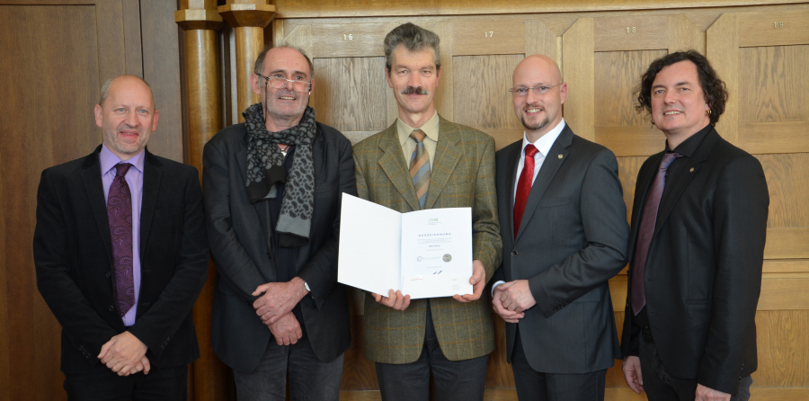 Foto LSR für Tirol, von links: Josef Strasser-Leitner, FI Helmut Hammerl, Direktor Johann Fellner, Martin Bauer (Ministerium), Andreas Riepl Koordinationszentrum eEducation Austria