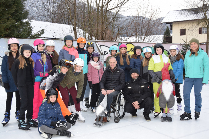Eislaufplatz in der Zone eröffnet Eislaufplatz in der Zone eröffnet
