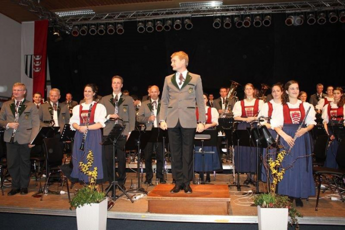 Die BMK Bruckhäusl unter Kapellmeister Hannes Ploner gestaltete das Frühjahrskonzert 2015 als musikalische Weltreise