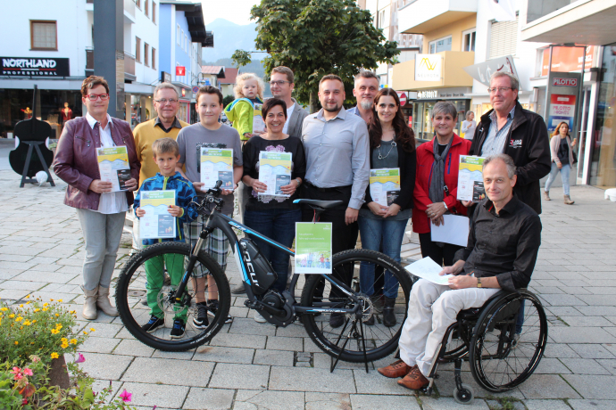 Die Wörgler Gewinner des Tiroler Fahrradwettbewerbes 2016 mit Vizebgm. Sportreferent Hubert Aufschnaiter und Umweltbeauftragtem Georg Griesser