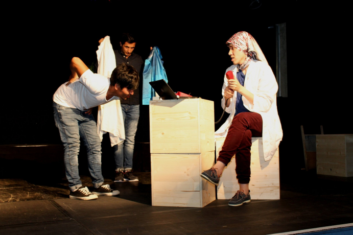 FREMD DAHEIM. DAHEIM FREMD. Theater mit Tiefgang