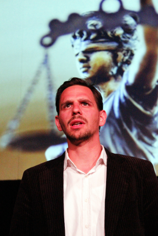 Lehrer in Gewissenskonflikt: packend dargestellt von Stefan Peschta