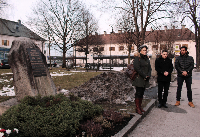 Gedenkminute und Kranzniederlegung für die Opfer des Faschismus