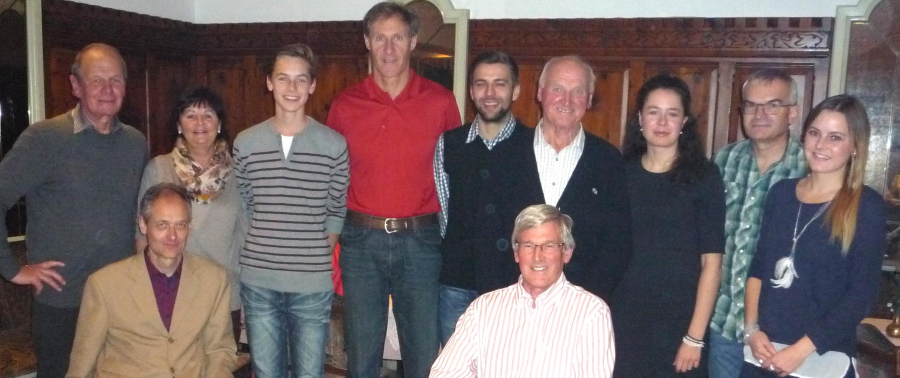 die Ausschussmitglieder des Tennisclub Wörgl mit ASVÖ Bezirksreferent Hubert Widschwendter (links),Vizebürgermeisterin Evelin Treichl (2. von links) und Sportreferent Hubert Aufschnaiter (vorne)