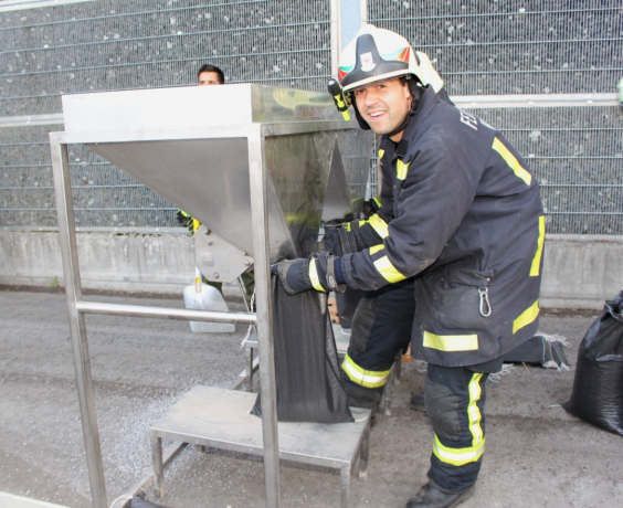 Gewaltige Hochwasserschutz - Übung Gewaltige Hochwasserschutz - Übung