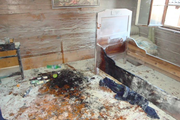 mit Pulver wurde dieser Kleinbrand in einem leerstehenden Gebäude in Wörgl gelöscht mit Pulver wurde dieser Kleinbrand in einem leerstehenden Gebäude in Wörgl gelöscht