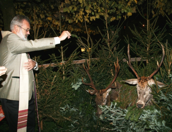 Dekan Haas bei der Segnung des Wildes Dekan Haas bei der Segnung des Wildes