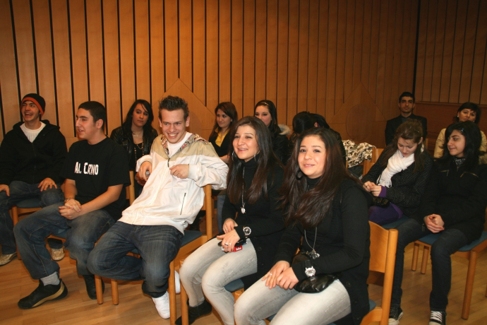 Eine Reihe von Jugendlicher verschiedenr Herkunft kamen zur Gründung der IGZ-Jugendgruppe Eine Reihe von Jugendlicher verschiedenr Herkunft kamen zur Gründung der IGZ-Jugendgruppe