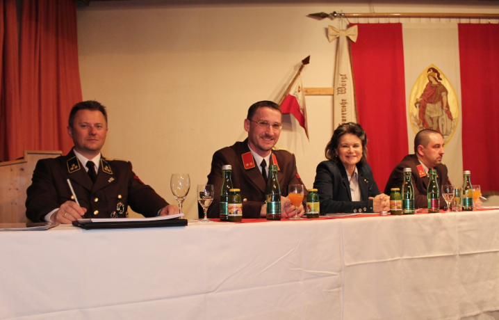 Schriftführer Harald Mairhofer, Kdt. Stv. Hubert Ziepl, Bgm. Hedi Wechner, Kdt. Armin Ungericht