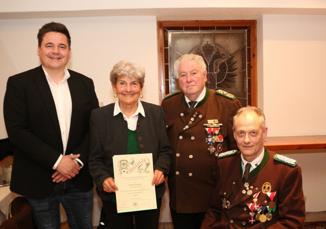STR Thomas Embacher, Ehrenbürgerin Maria Steiner, Ehren BezOSchM Hansjörg Mair, OSchM Hubert Aufschnaiter STR Thomas Embacher, Ehrenbürgerin Maria Steiner, Ehren BezOSchM Hansjörg Mair, OSchM Hubert Aufschnaiter
