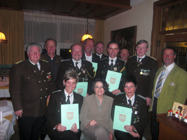 Foto vlnr: Ing. Mair Hansjörg, Widschwentner Hubert, Werlberger Sandra, Oberhofer Robert, Lanzinger Josef, Oberhofer Hansi jun., Wechner Hedi, Riedmann Florian, Waller Peter, Werlberger Silvia, Patka Walter, Lanner Johann Foto vlnr: Ing. Mair Hansjörg, Widschwentner Hubert, Werlberger Sandra, Oberhofer Robert, Lanzinger Josef, Oberhofer Hansi jun., Wechner Hedi, Riedmann Florian, Waller Peter, Werlberger Silvia, Patka Walter, Lanner Johann