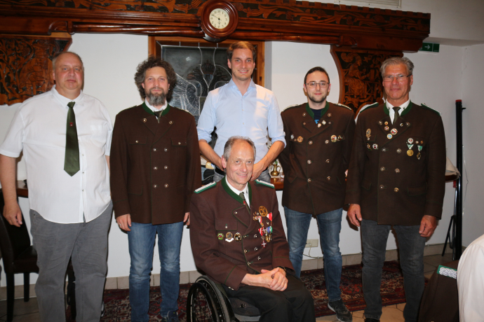 Der neue Vorstand der Schützengilde Wörgl: Ing. Andreas Obitzhofer, Ing. Peter Bauhofer, OSM Hubert Aufschnaiter, Bgm. Michael Riedhart, Nico Kecht, Klaus Huber Der neue Vorstand der Schützengilde Wörgl: Ing. Andreas Obitzhofer, Ing. Peter Bauhofer, OSM Hubert Aufschnaiter, Bgm. Michael Riedhart, Nico Kecht, Klaus Huber
