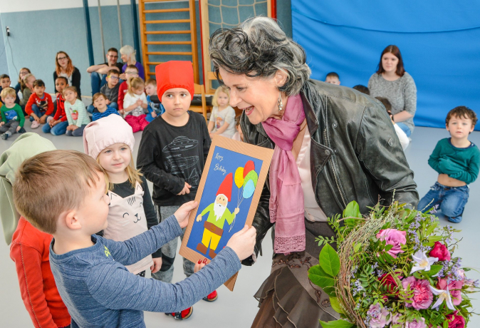 Kindergartenzwerge gratulieren zum Geburtstag