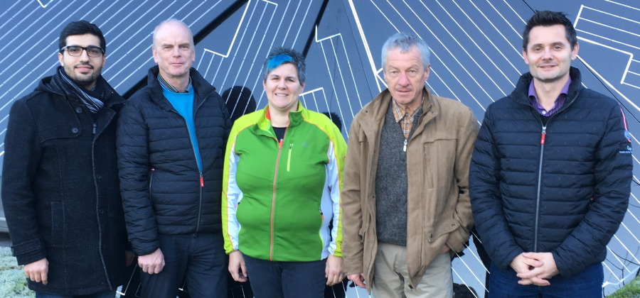 Stadtwerke Wörgl (von links) - Kaya Kayahan - Verein komm!unity, Hans Sappl - Stadtwerke Wörgl, Sabine Priewasser - Energiesparhelferin Wörgl, Helmuth Lamprecht - Energiesparhelfer Wörgl, Teuschel Peter - Stadtwerke Wörgl. Stadtwerke Wörgl (von links) - Kaya Kayahan - Verein komm!unity, Hans Sappl - Stadtwerke Wörgl, Sabine Priewasser - Energiesparhelferin Wörgl, Helmuth Lamprecht - Energiesparhelfer Wörgl, Teuschel Peter - Stadtwerke Wörgl.