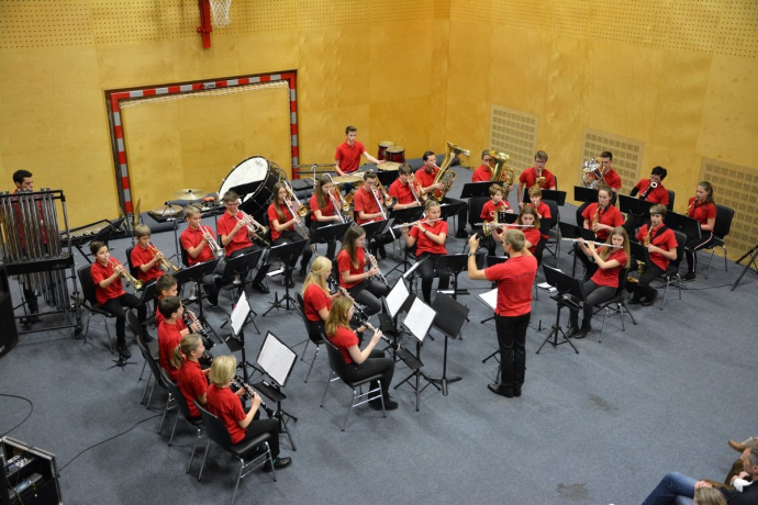 Musikalische Bruckhäusler Dorfjugend begeistert Publikum Musikalische Bruckhäusler Dorfjugend begeistert Publikum