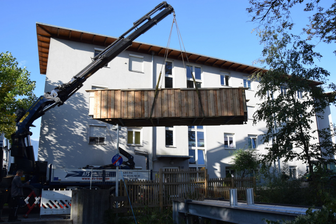 Neue Brücke eingehoben