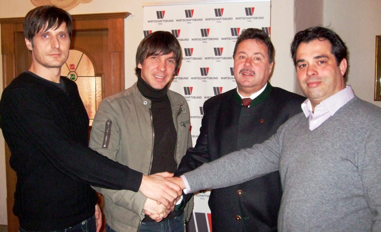 Foto: BO Martin Hirner gratuliert der neugewählten Führung: v.l.: Manfred Gall, Obm. Mario Prevedel, Bezirksobm. Martin Hirner und Günther Ladstätter Foto: BO Martin Hirner gratuliert der neugewählten Führung: v.l.: Manfred Gall, Obm. Mario Prevedel, Bezirksobm. Martin Hirner und Günther Ladstätter