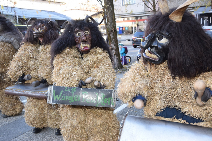 Perchten besuchten das Wörgler Stadtamt