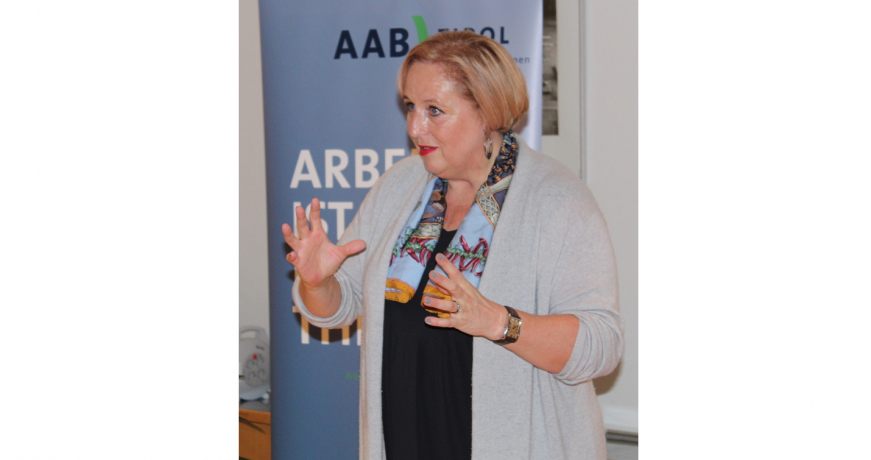 EU-Abgeordnete Mag.a Claudia Schmidt EU-Abgeordnete Mag.a Claudia Schmidt
