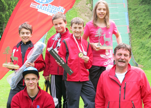 Manuel Einkemmer, Florian Ritzer, Tobias Kahofer, Elena Gruber mit Trainer Benni Gschwentner und Koordinator Dr. Andreas Taxacher
