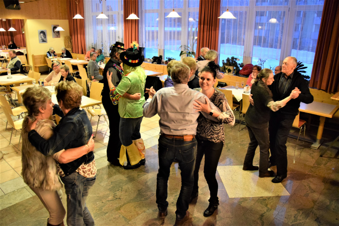 Tanz- und Faschingsgaudi beim "5-Uhr-Tee"