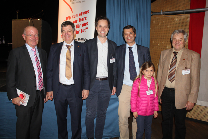 Beim Tiroler Herztag in Wörgl – v.l. Univ.Prof. Dr. Otmar Pachinger, MR Dr. med.univ. Gerald Bode, OA Dr. Christian Koppelstätter, Priv.Doz. Dr. M. Stühlinger mit Tochter und Helmut Rieder, Obmann der Herzsportgruppe Wörgl