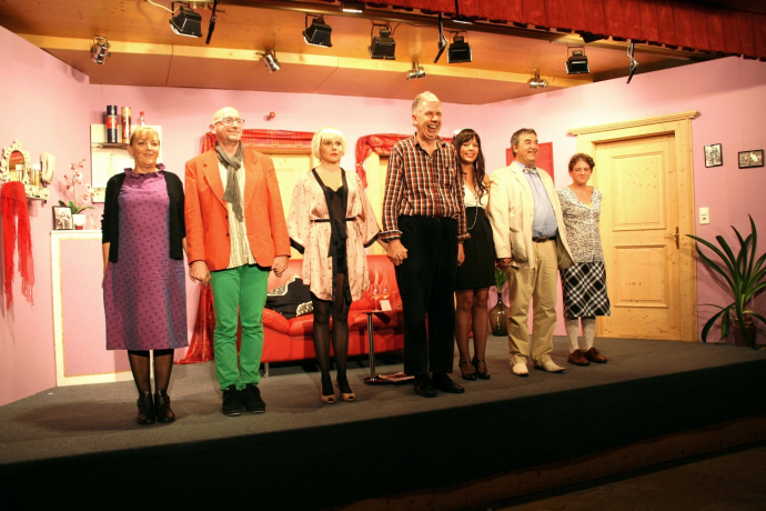 Toller Premierenerfolg für die Stadtbühne mit "Heinrich und die leichten Mädchen" Toller Premierenerfolg für die Stadtbühne mit "Heinrich und die leichten Mädchen"