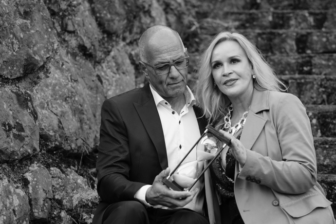 Barbara Dorfer und Martin Heis gestalten eine unterhaltsame musikalische Zeitreise in der Zone Wörgl Barbara Dorfer und Martin Heis gestalten eine unterhaltsame musikalische Zeitreise in der Zone Wörgl