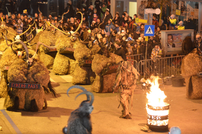 Weihnachtszauber in Wörgl: Perchtentreff und weitere Termine Leben findet Stadt beim Wörgler Christkindlmarkt