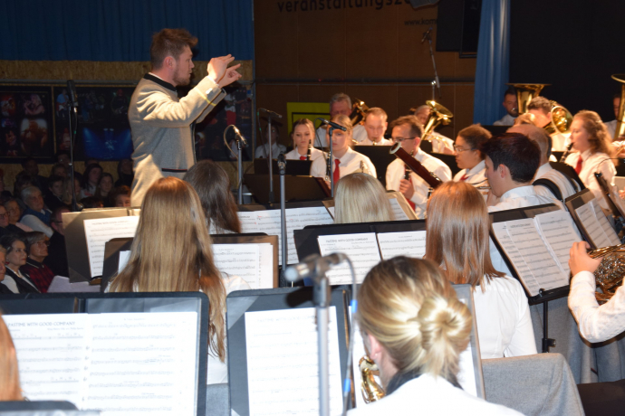 Wenn der Taktstock schwingt… Wenn der Taktstock schwingt…