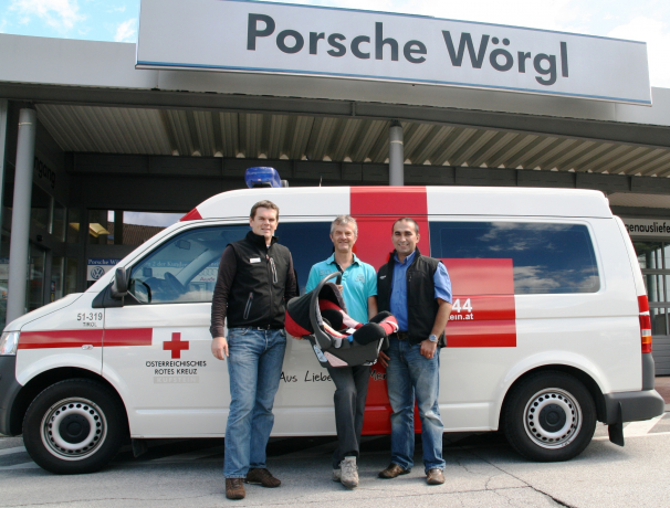 Andreas Maier (Betriebsleiter Porsche Wörgl), Manfred Greiderer (Standortmanager RK - Wörgl), Levent Ariduru (Porsche Wörgl Service - Berater). Andreas Maier (Betriebsleiter Porsche Wörgl), Manfred Greiderer (Standortmanager RK - Wörgl), Levent Ariduru (Porsche Wörgl Service - Berater).
