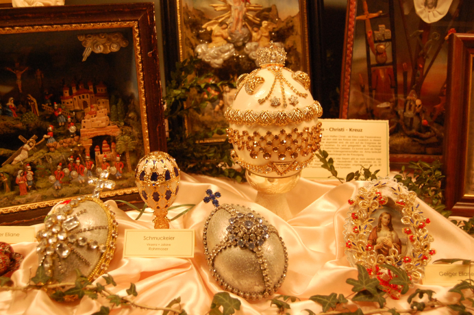Ein Blick in die Ausstellung. Ein Blick in die Ausstellung.
