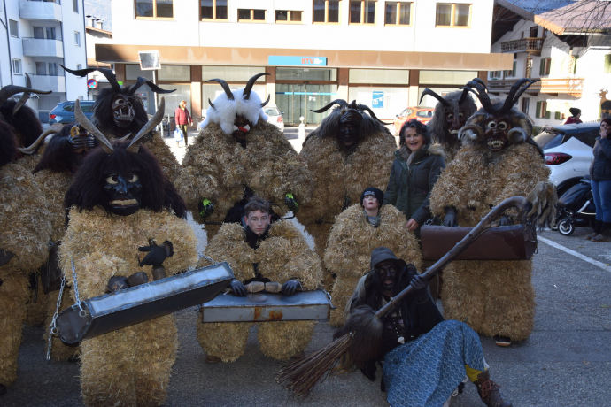 Wörgler Perchten besuchten Bürgermeisterin Wörgler Perchten besuchten Bürgermeisterin
